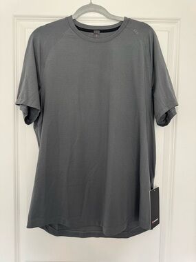 NWT lululemon athletica Men's Gray License to Train Short-Sleeve Tee